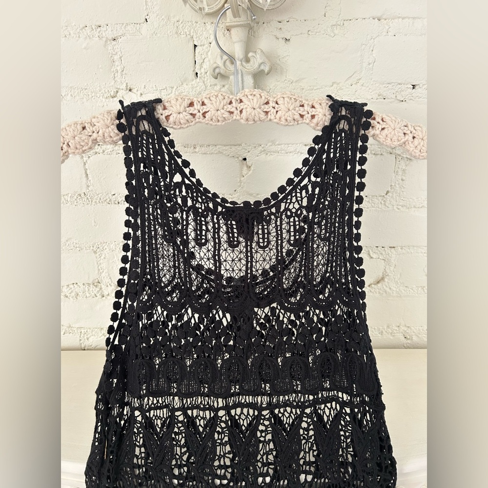 Forever 21 Black Butterfly and Floral Crochet Dress
Size: Small
NWT - Picture 11 of 12